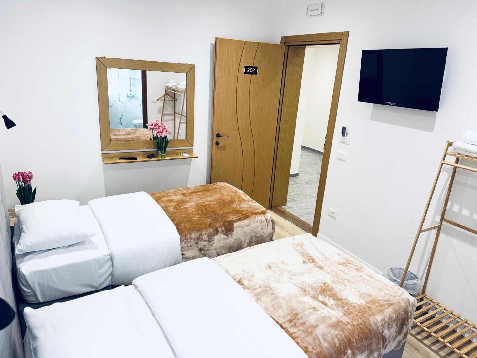 Kutal Park Inn Hotel Përmet 外观 照片